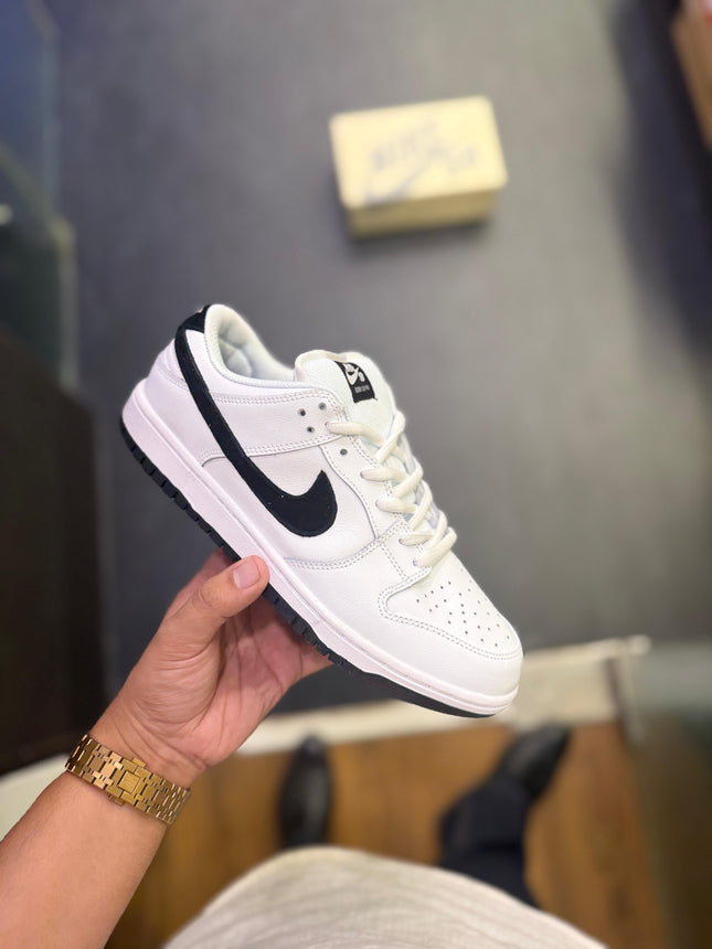 NIKE SB DUNK REVERSE PANDA