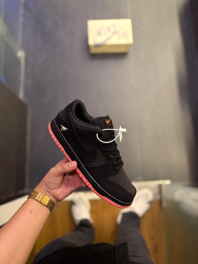 NIKE SB DUNK NYC PIGEON BLACK