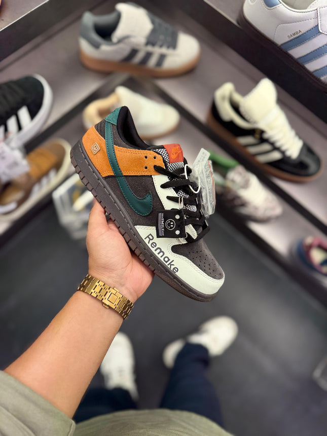 NIKE SB DUNK RED PANDA REMAKE